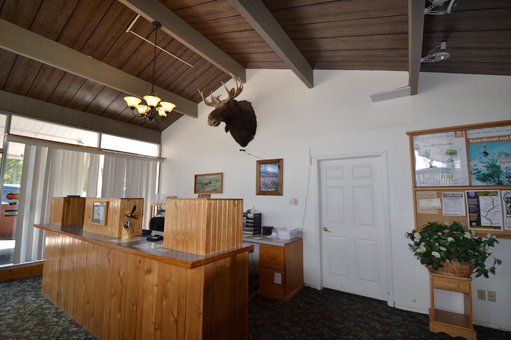 Dude & Roundup Motel West Yellowstone Exterior photo